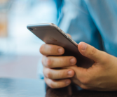 老人2G手机突然没信号 客服回应：2G信号已开始退网 需更换4G手机 ！