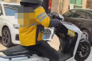 小伙1.9万元改装了一辆电动自行车：车速可飚至130公里/时！