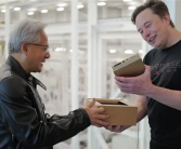 黄仁勋亲自送货上门：向马斯克交付DGX Spark迷你超级计算机！