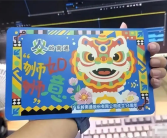 广东现超大地铁卡能当扇子用 网友：再也不怕丢卡了 ！