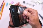 很硬很坚固！Switch 2屏幕惨遭锤子砸了50次：竟然还能正常玩！