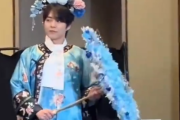 韩团EXO成员签售会扮格格造型 网友：为了卖专辑也是拼了!