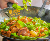 吃辣椒炒肉的队伍要排到美国了吗 具体怎么回事？