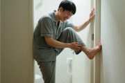 男子大腿根部得脚气：竟是袜子内裤穿错顺序惹了祸！