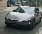 赛博未来感十足 全新小鹏P7实车曝光：首次亮灯了！