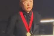 刘家琨普利兹克建筑奖领奖后感谢工作室3只小猫 表示“撸猫爽”！