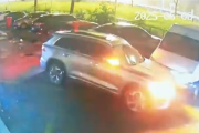 男子无证醉驾出事故被索赔8000元：嫌要价太高报警请评理！