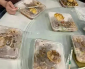 网友吃席发现每人面前都是盒饭 在场众人惊掉下巴！