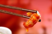 小龙虾价格腰斩 业内人士：还会再降！