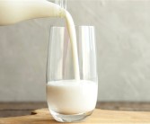 国人饮奶量在75年里狂飙100倍！农大教授回应国产奶超欧盟标准：放心喝！