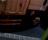 车没油抛锚司机往油箱添水：抖音上说的 加水能多开一小时 ！