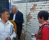北京大妈堵大衣哥家索要100万 背后真相是什么？