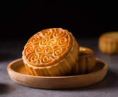 卖不完的月饼都去哪儿了 过期转为饲料收购1吨1500元！