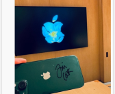郑恺获得库克签名iPhone！当面建议一定要继续生产mini机型！