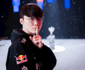 《英雄联盟》T1击败TES夺冠！Faker拿下超级大满贯：历史第一人！