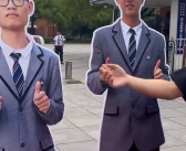 保送生送考团给没来的人准备了立牌 具体怎么回事？