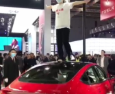 当事人赔偿17万元！特斯拉高管再谈刹车门事件：车主跳出来维护我们 解释这车有多好！