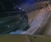 雪后刹车无效 司机一路顺滑下坡 有惊无险！