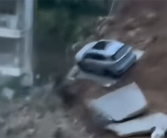 陕西一小区突发塌方 多车被埋！一SUV踩着水泥块平滑落地！