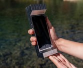 重2.7公斤的实心不锈钢手机壳：就是故意的！要价1500元！