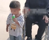 男子假期带3岁孙子推100岁爷爷遛弯 调侃“又当爷又当孙”!