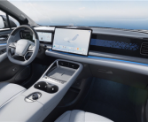 比亚迪全新中型SUV 海狮06内饰官图发布：黑白双拼中国风！
