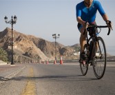 公路自行车爱好者戴耳机骑行撞倒路人：被判赔近30万！