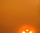 多名网友拍下新疆特强沙尘暴：天地变色！能见度不到50米！