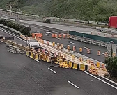 男子过度信任辅助驾驶：车头撞得稀巴烂！