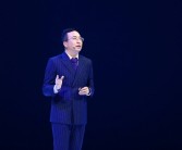 赵明本人发文宣布：将辞别荣耀 以后不会有明哥发布会名场面了！