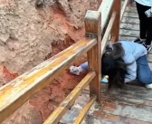 游客挖走张掖七彩丹霞景区土壤 景区工作人员回应来了！