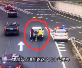 男子提新车没加油直接上高速 刚上匝道就抛锚：卖车的没告诉我啊！