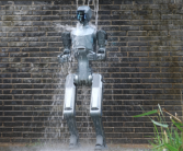 云深处发布DR02人形机器人：具备IP66防护等级 适应全天候户外作业!